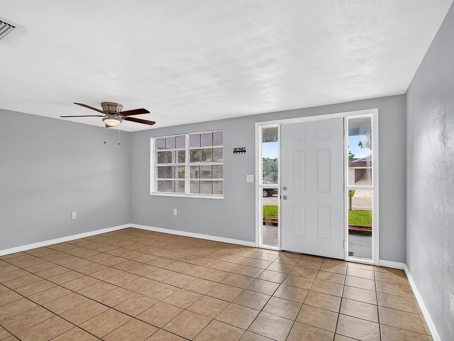 3 bed, 1084 sqft, $1,595 — Photo 4