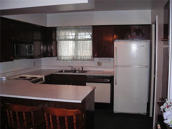 5th image of 2204 Alamo Dr