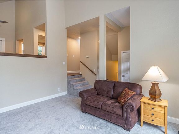 5th image of 278 NE Watson Ct