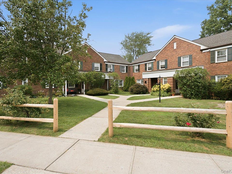 1st image of 117 Robins Road #117
