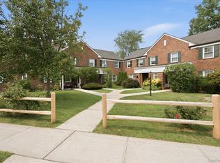 117 Robins Rd #117, New Rochelle, NY 10801