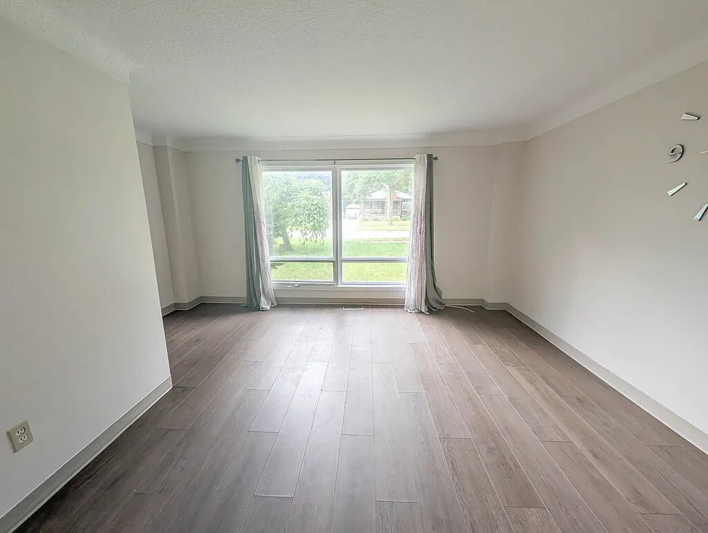 5967 Valley Way — Photo 3