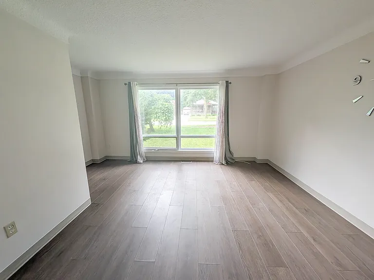 5967 Valley Way — Photo 3