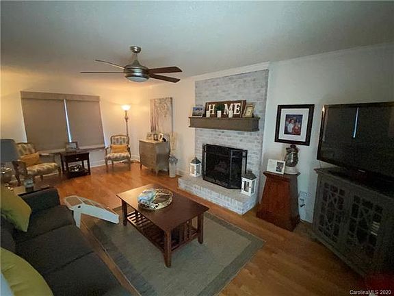 3rd image of 105 Poplar Ct