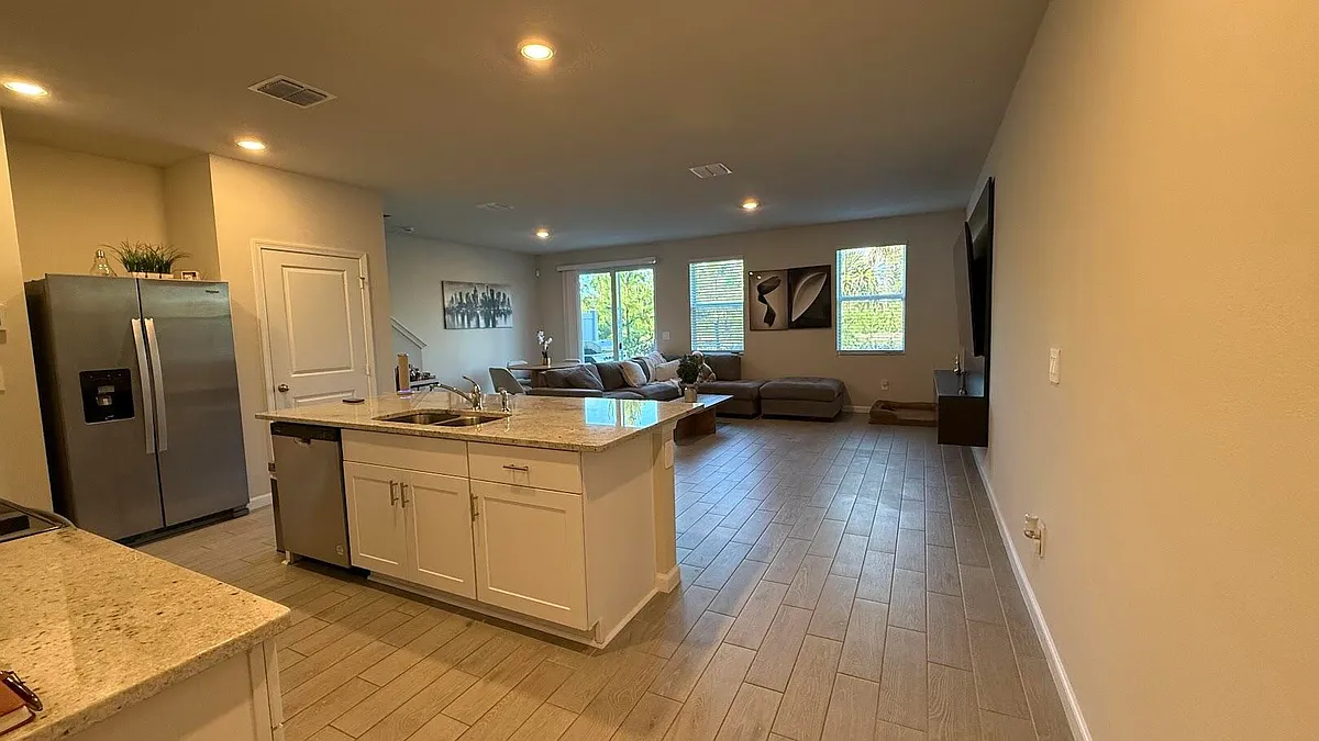Building Photo - 5784 SE Edgewater Cir