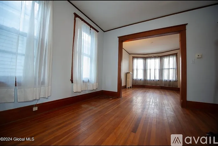 2 bed, $1,400 — Photo 3