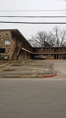 1st image of 515 N Oak St APT 204