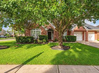 101 Arbor Springs Ln, Dickinson, TX 77539