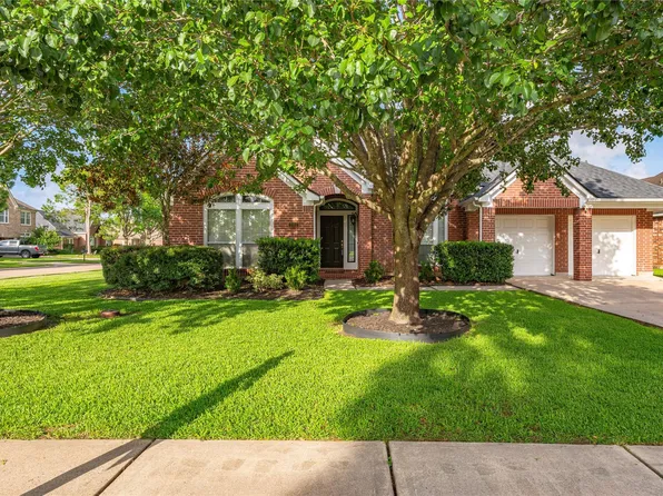 101 Arbor Springs Ln, Dickinson, TX 77539