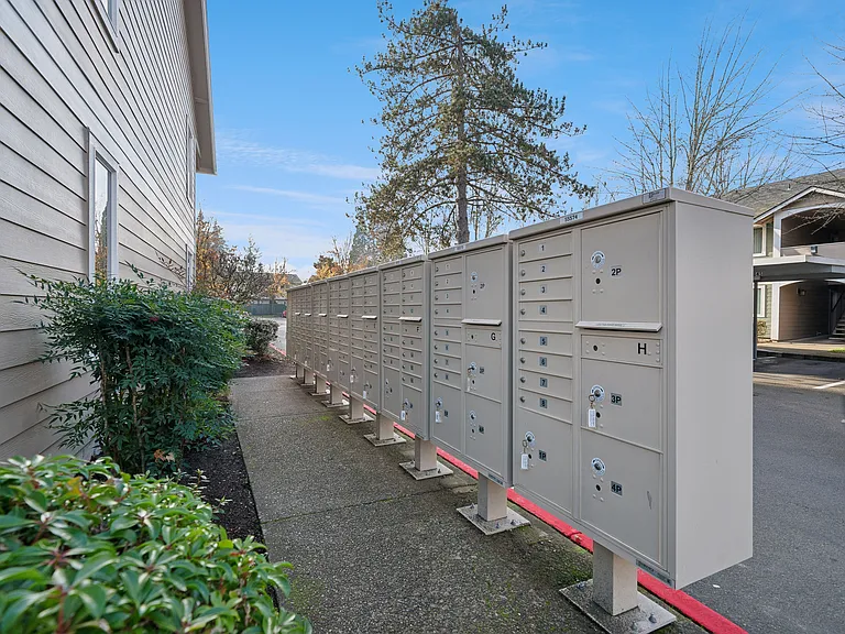 Crestbrook Apartments — Photo 33