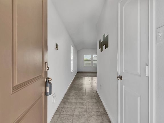 4th image of 16617 Porterfield Ln