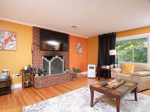 2nd image of 191 Sherbrooke Dr