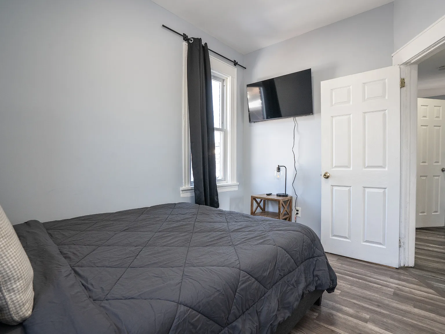 6 bed, 900 sqft, $9,500 — Photo 2