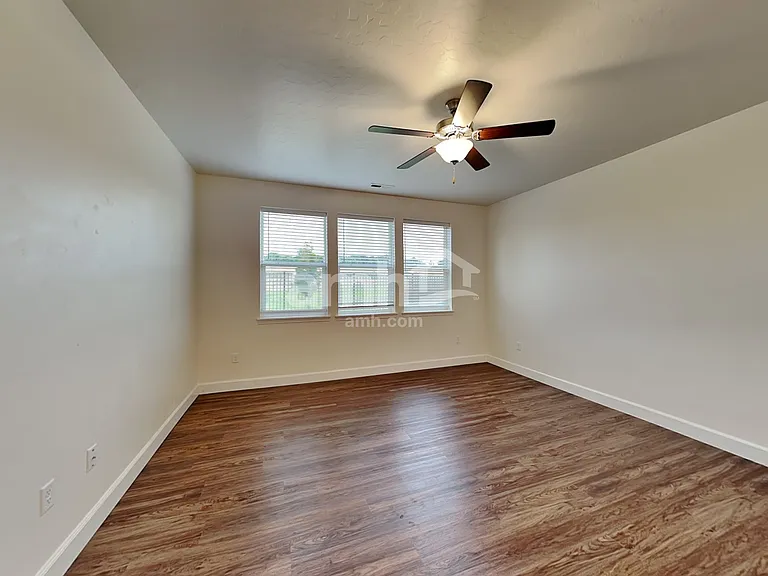 245 E Sicily Dr — Photo 7