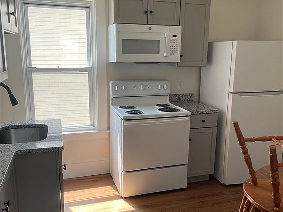 3rd image of 136 Campbell St