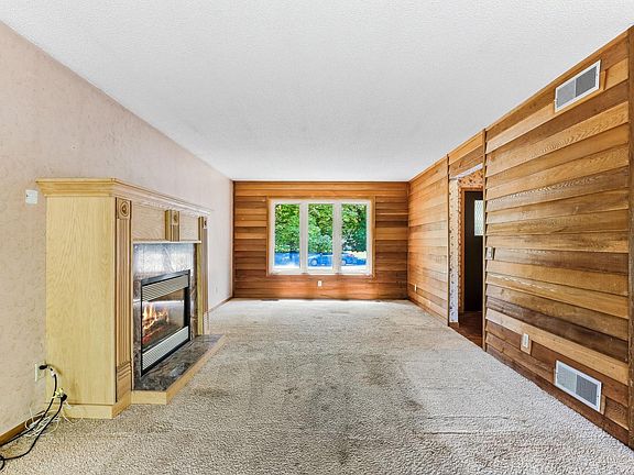 4th image of 2219 Vivian Ln