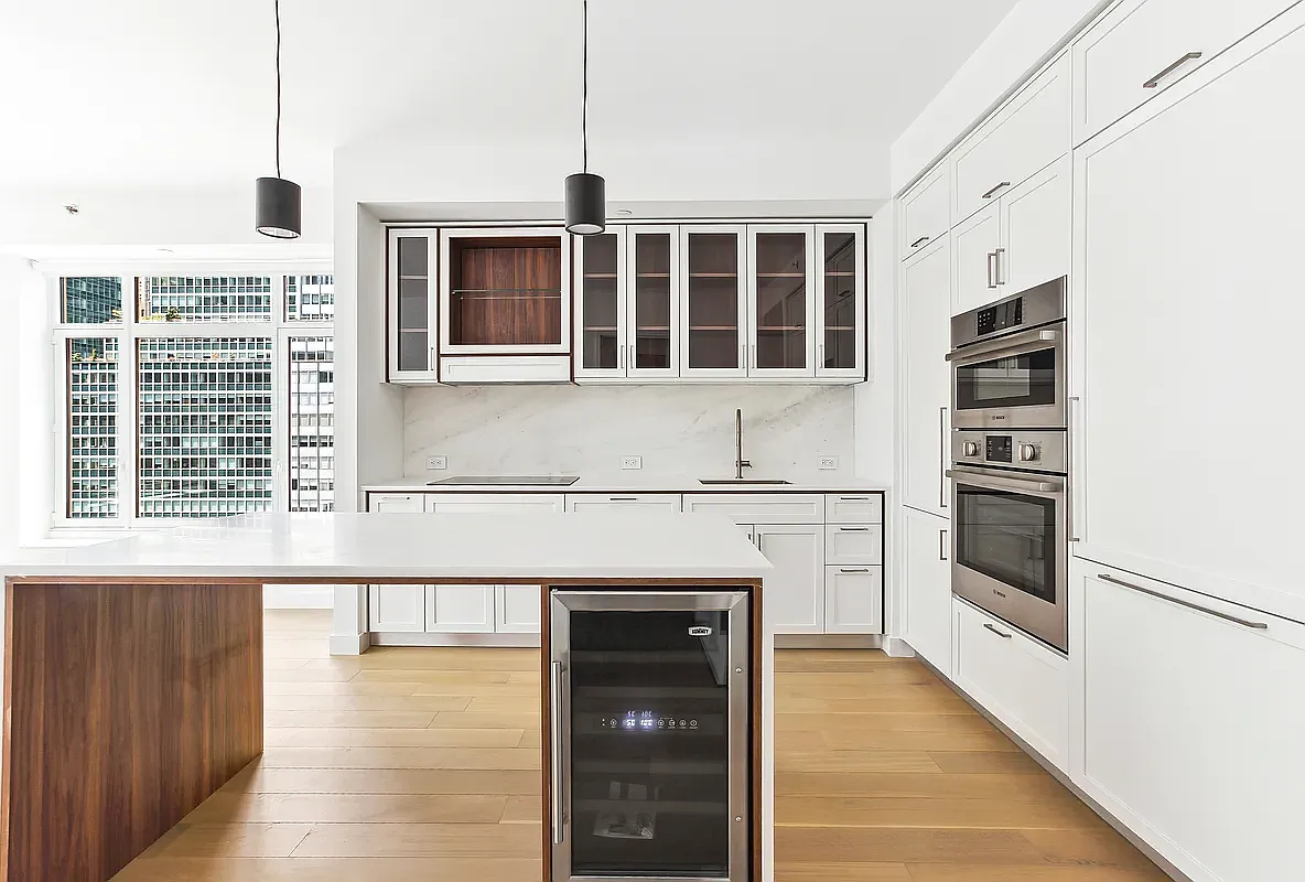 115 East 55th Street — Photo 1