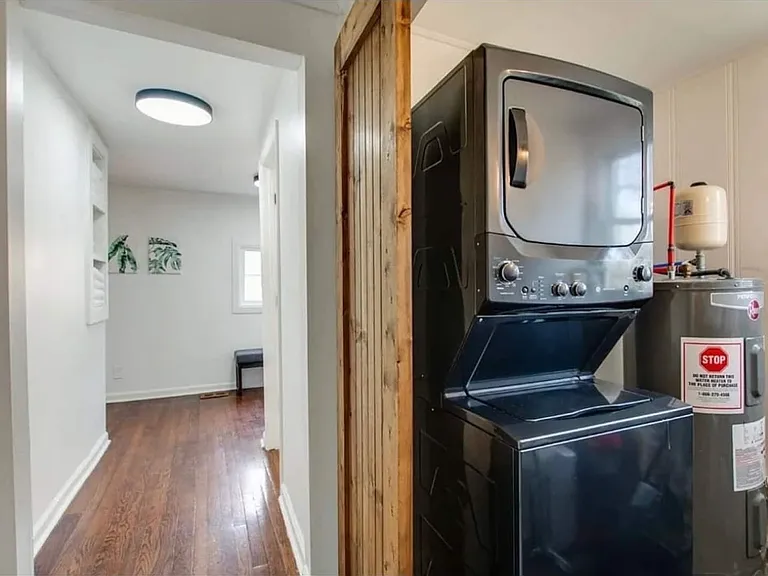 333 E Trinity Ln — Photo 23
