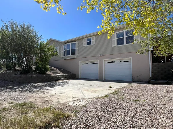 597 Washakie Dr, Rock Springs, WY 82901