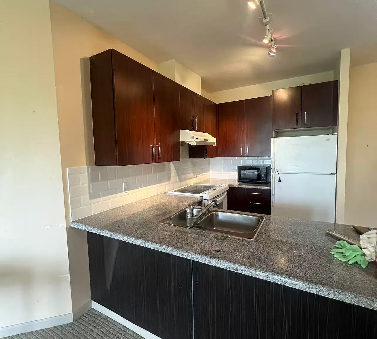2 bed, 750 sqft, $2,550 — Photo 4
