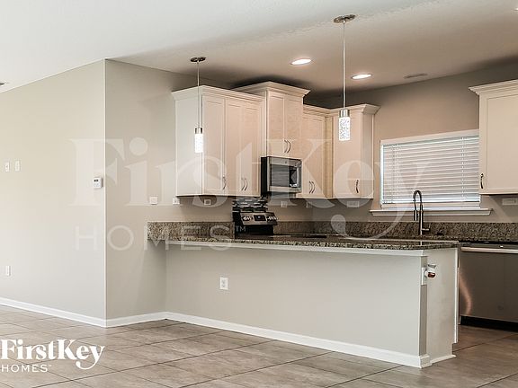4th image of 15402 Turkoman Cir