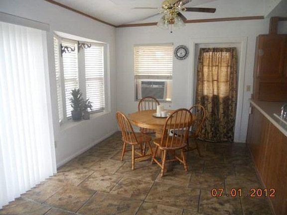 3rd image of 212 E Swink Ave
