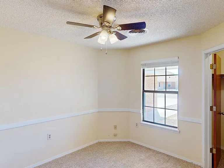 1460 Lindberg Ave — Photo 26