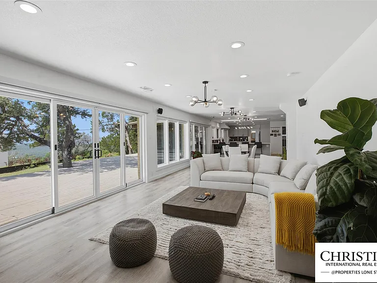 8901 Grandview Dr — Photo 17