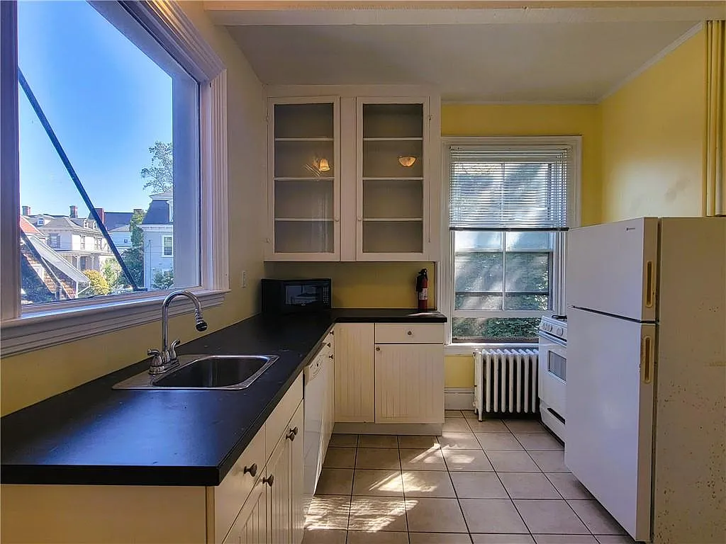 Building Photo - 106 Touro St #2E