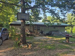 169 Clover Ln, Bourbon, MO 65441