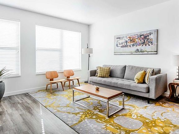 4th image of 1101 N Gaylord St #229