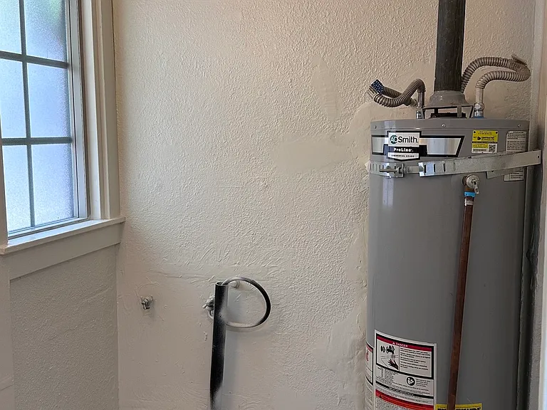 805 E Tujunga Ave — Photo 11