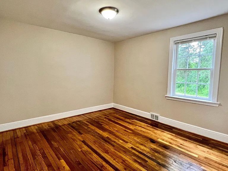 2517 Williams St — Photo 14