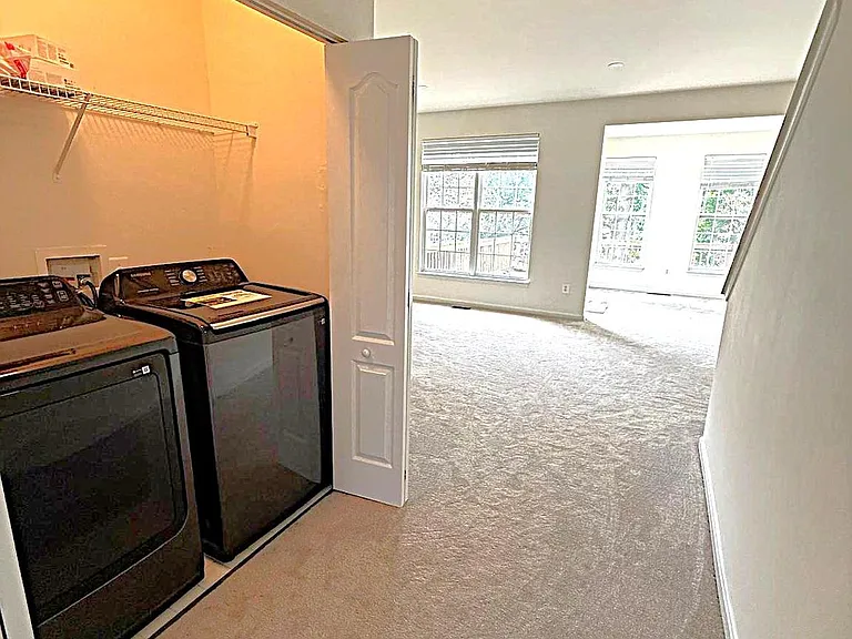 13129 Park Crescent Cir — Photo 24