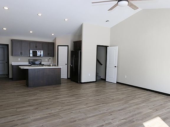 3rd image of 1012 6th Ave NE