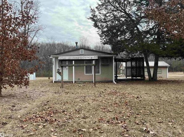 1200 N 3rd St, Oquawka, IL 61469