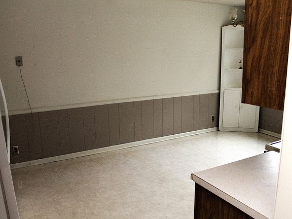 3rd image of 209 East Ave