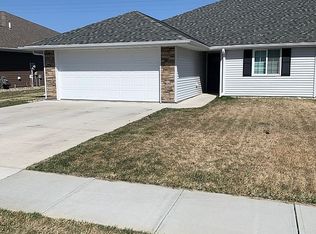 1002 W Meadow Ridge Rd, Norfolk, NE 68701