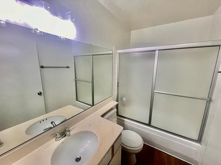 Lassen Apartments — Photo 23