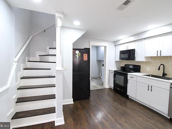 5th image of 121 Perry St