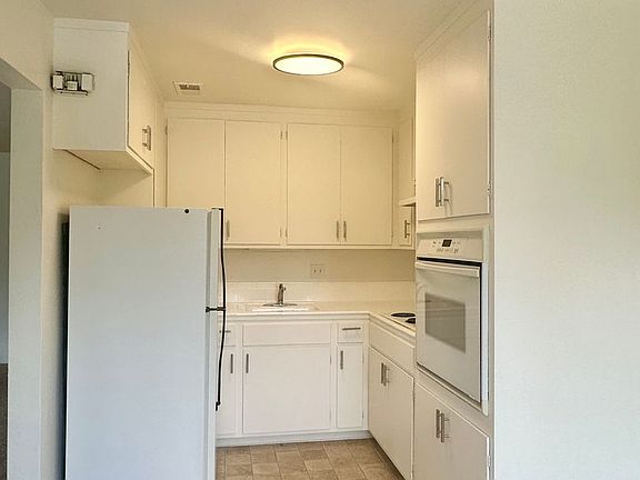 4th image of 1400 Floribunda Ave #302