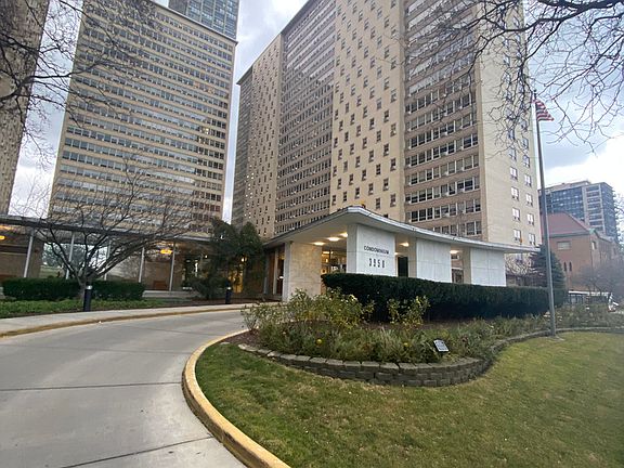 4th image of 3950 N Lake Shore Dr APT 617