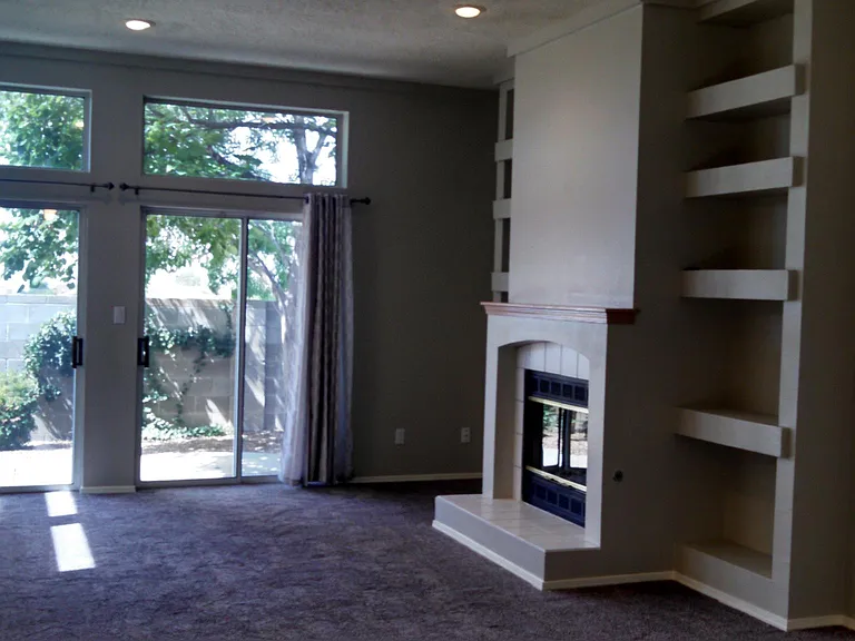 Great room w/fireplace