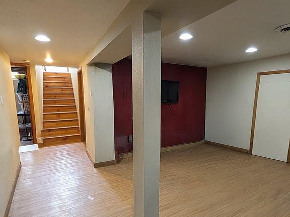 2nd image of 1426 E Calumet St