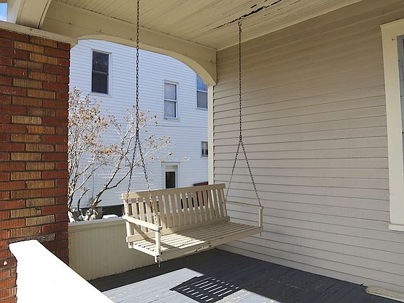 2nd image of 113 1/2 E Burgess St