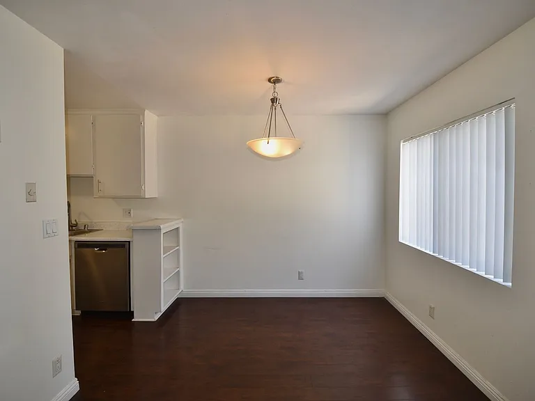 15128-44 Burbank Blvd — Photo 6