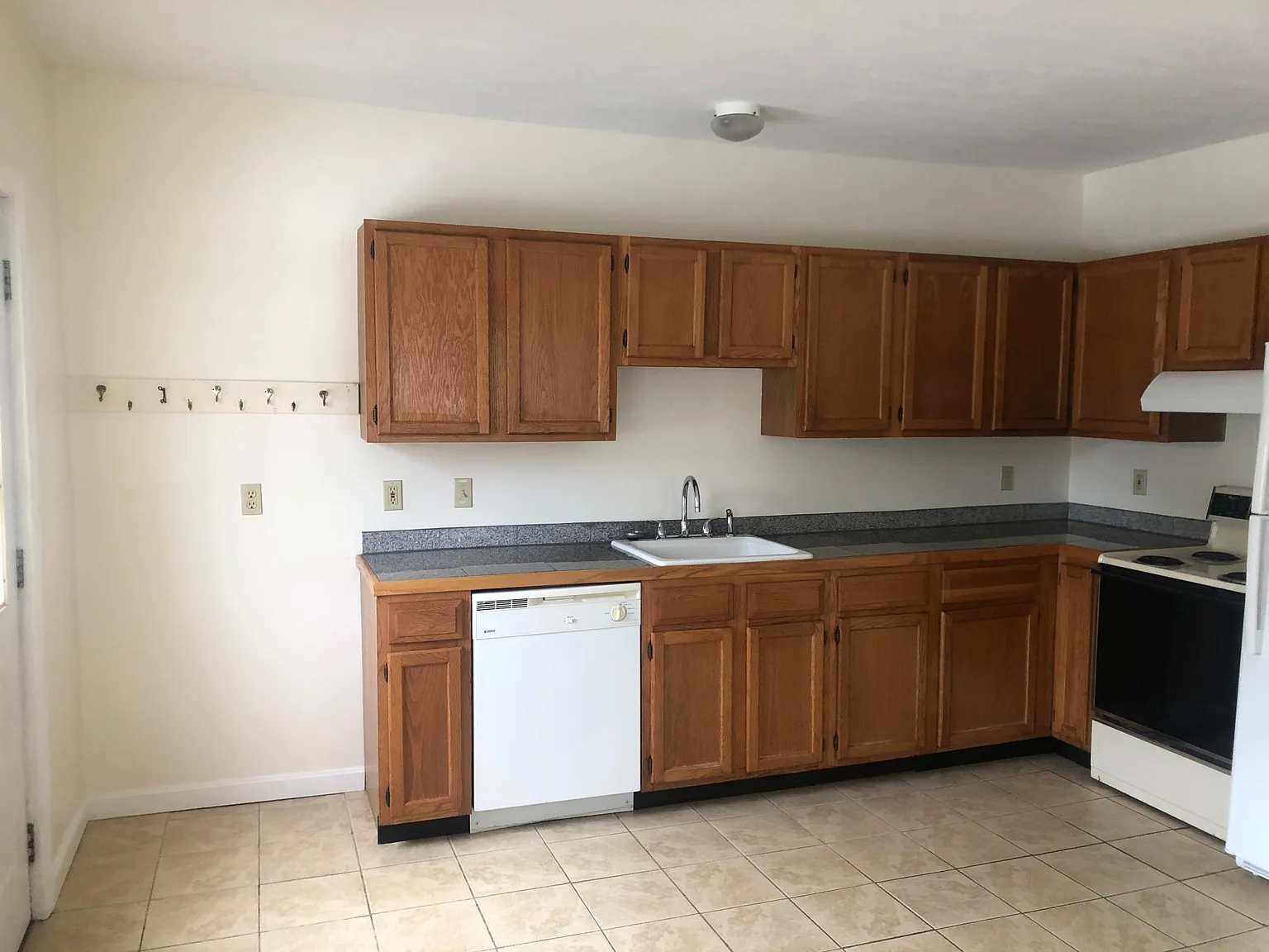 3 bed, 1.5 bath, $2,595 — Photo 2