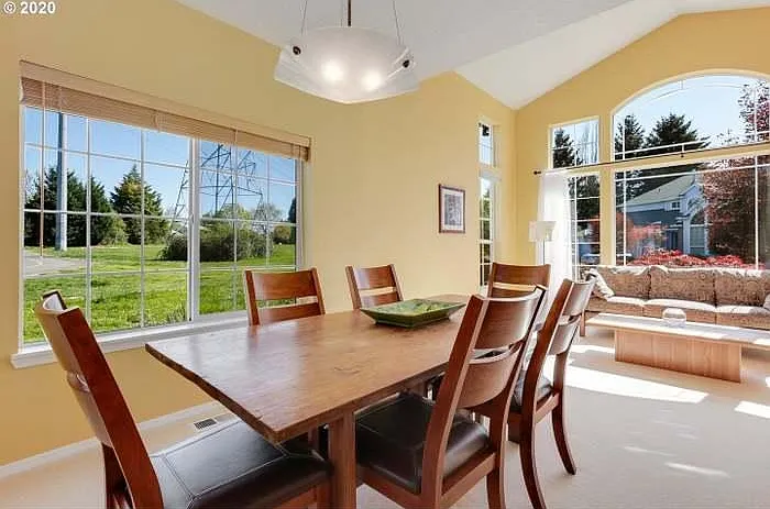 4 bed, 2.5 bath, 2720 sqft, $3,150 — Photo 4