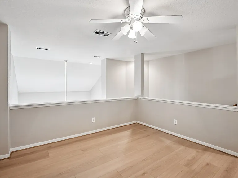 27 Endor Forest Pl — Photo 14