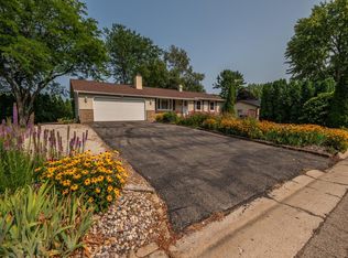 384 Ridge Rd, Juneau, WI 53039